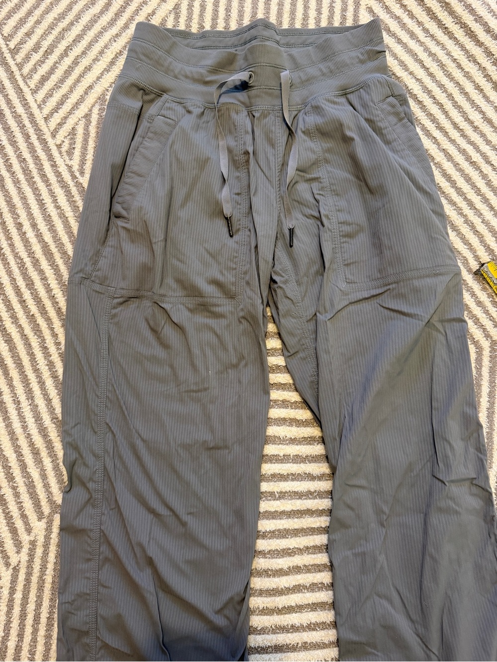 lululemon athletica - Dance Studio pants - size 4